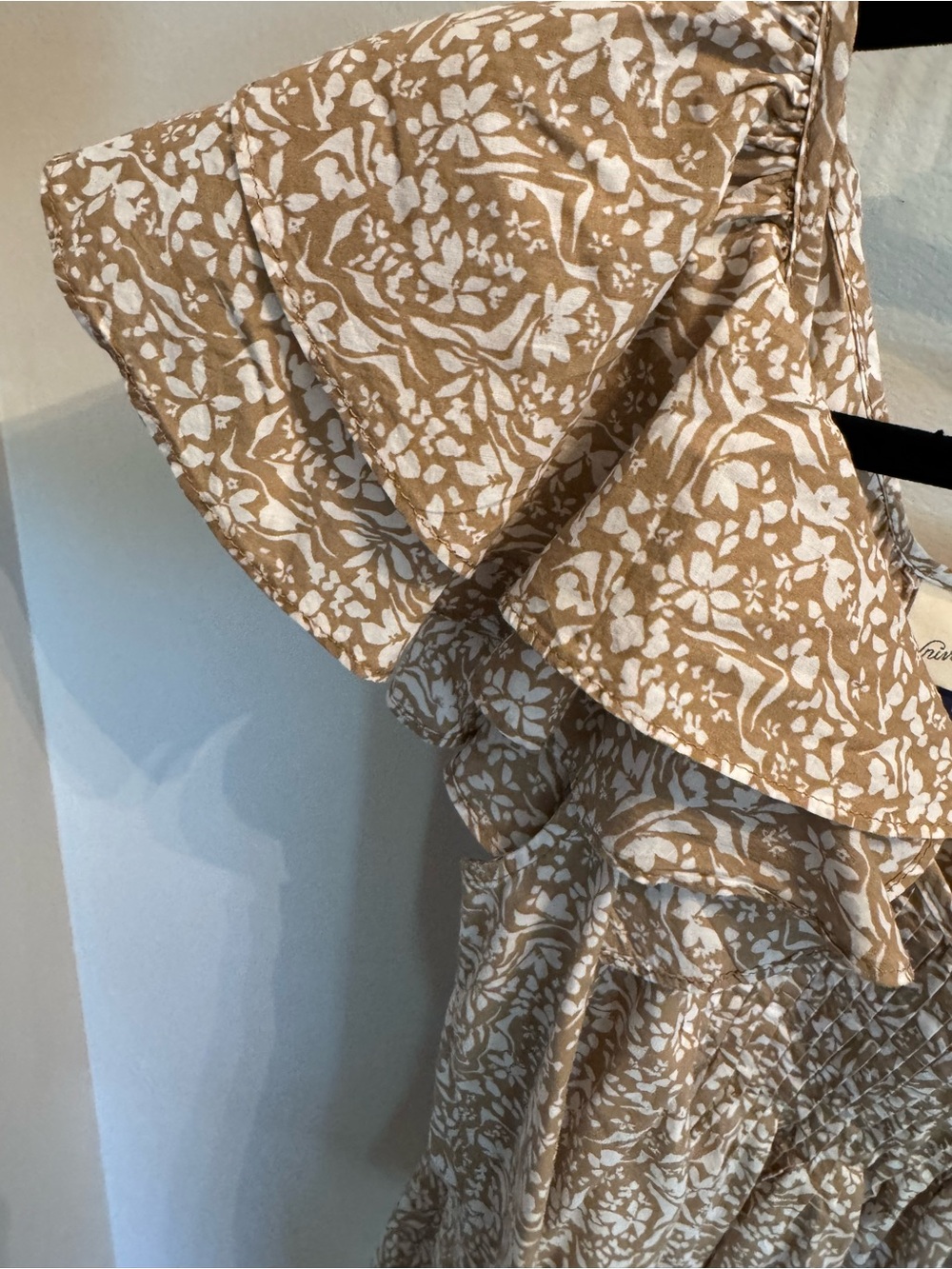 Universal Thread Beige Floral Ruffle Sleeve V-Neck Blouse - Picture 5 of 6